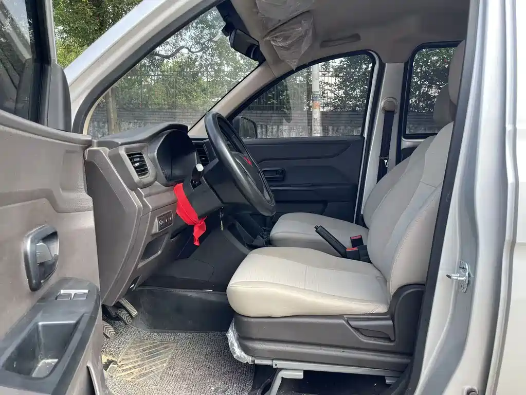 Wuling Hongguang V — миниатюра 4