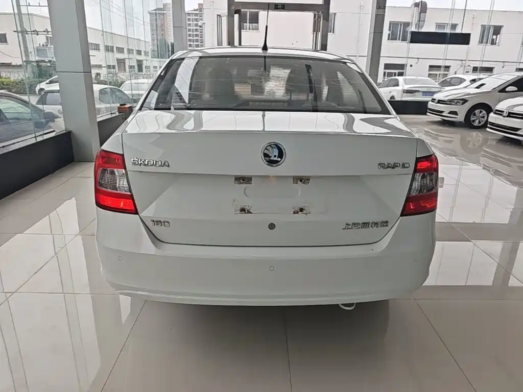 Skoda Rapid — миниатюра 6