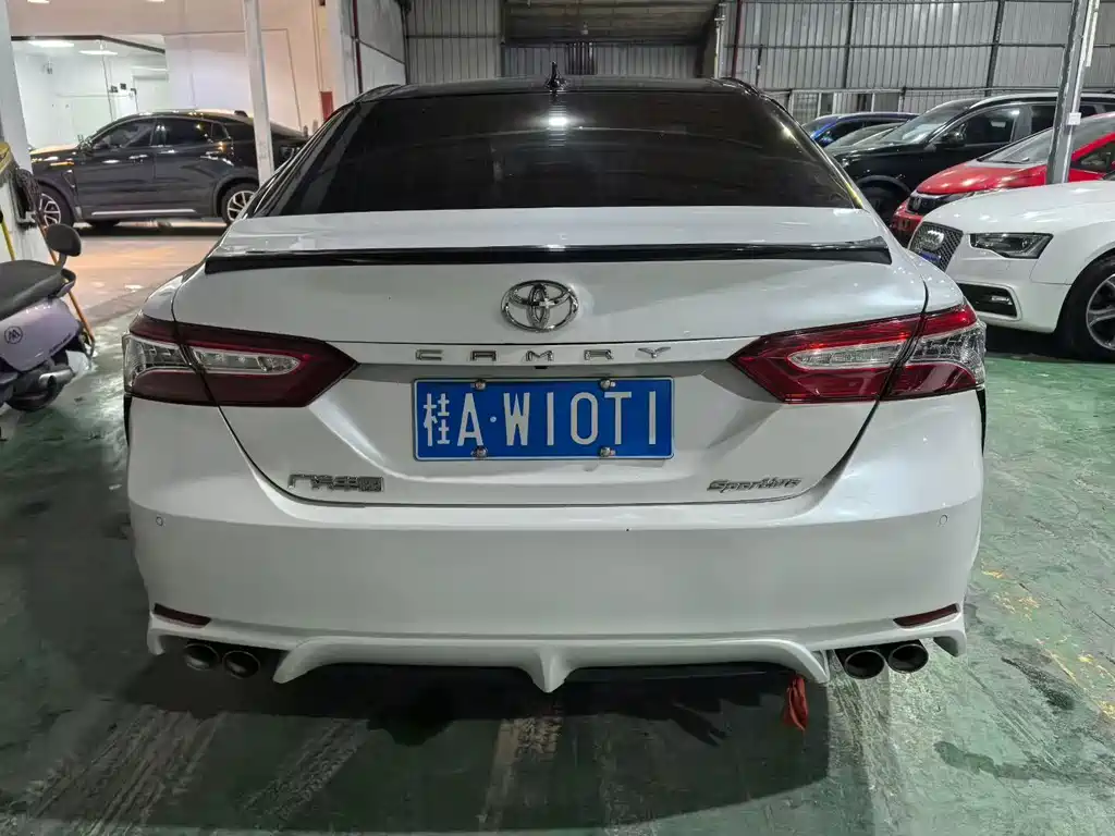 Toyota Camry — миниатюра 4