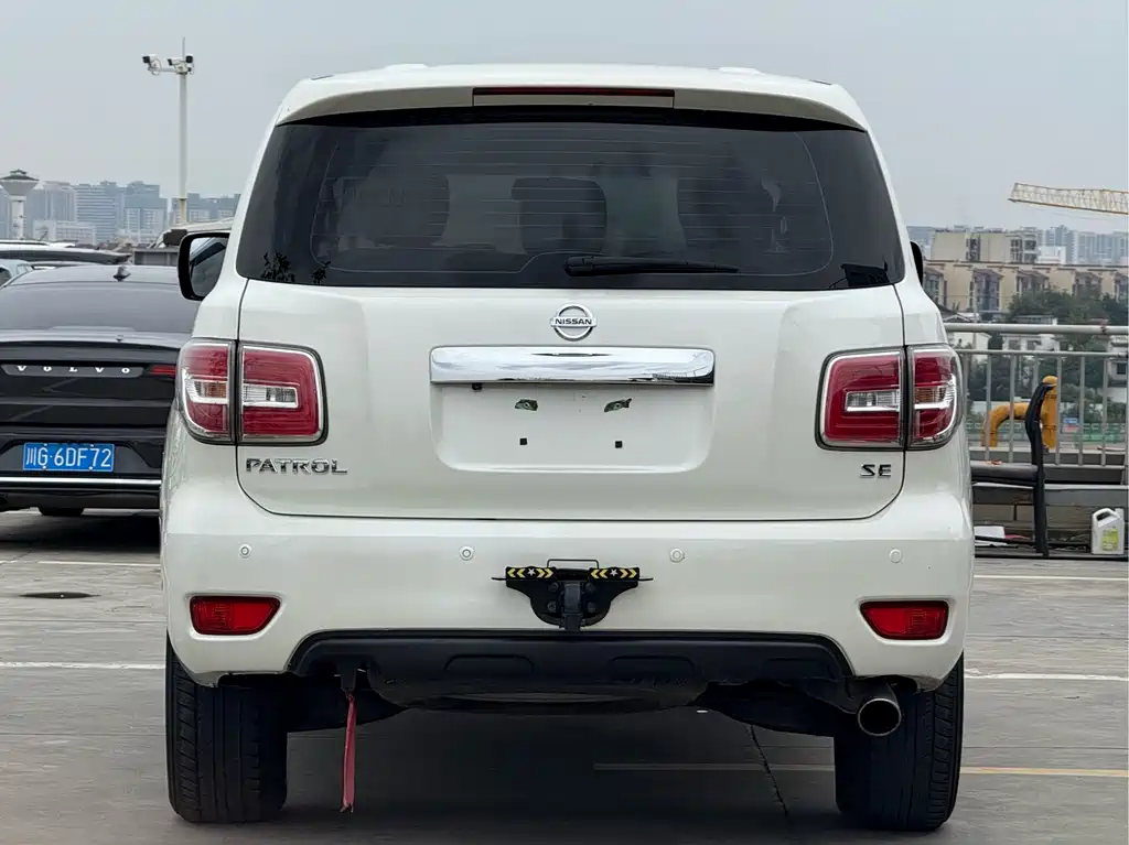 Nissan Patrol — миниатюра 4