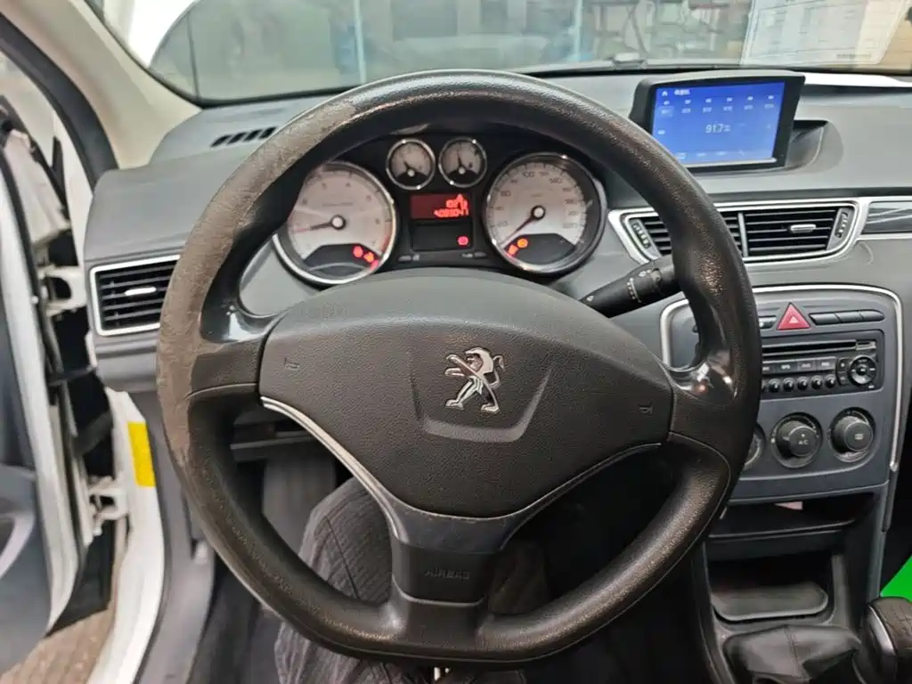 Peugeot 308 — миниатюра 11