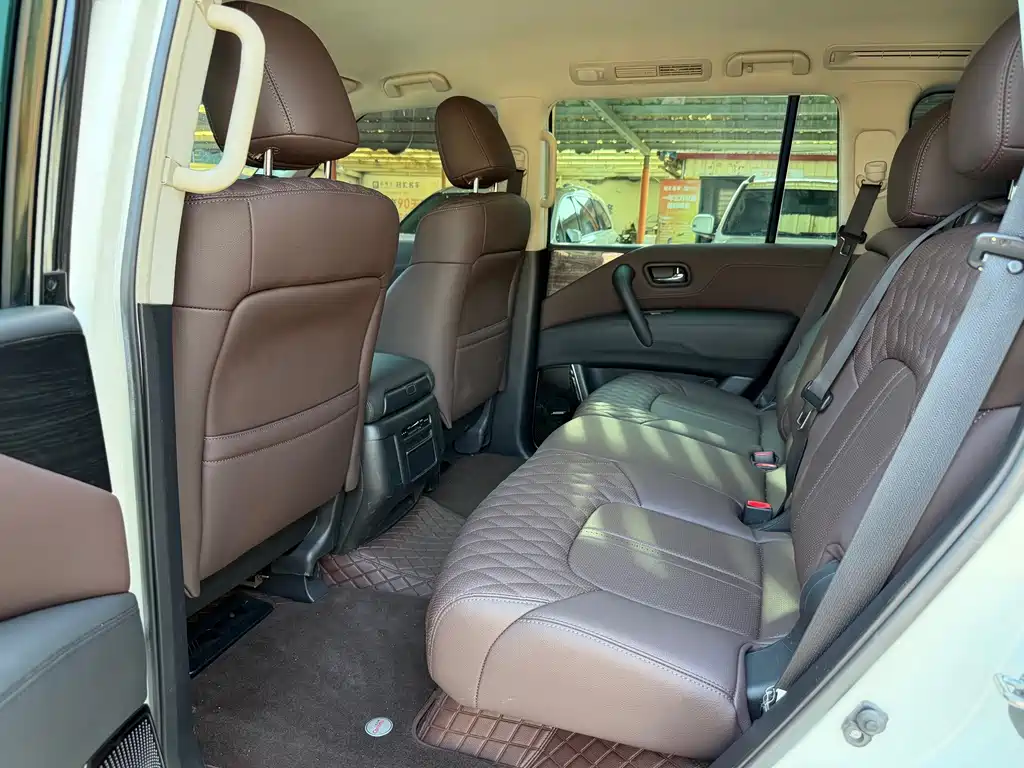 Nissan Patrol — миниатюра 10
