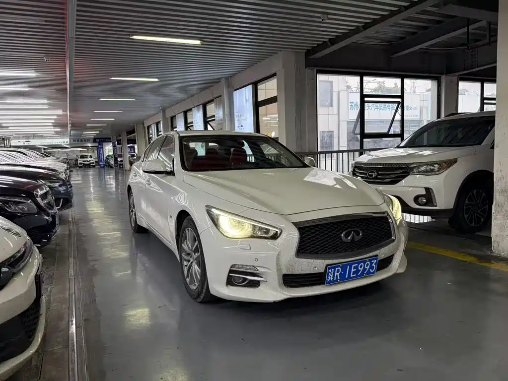 Infiniti Q50 2014 3.7L Comfort