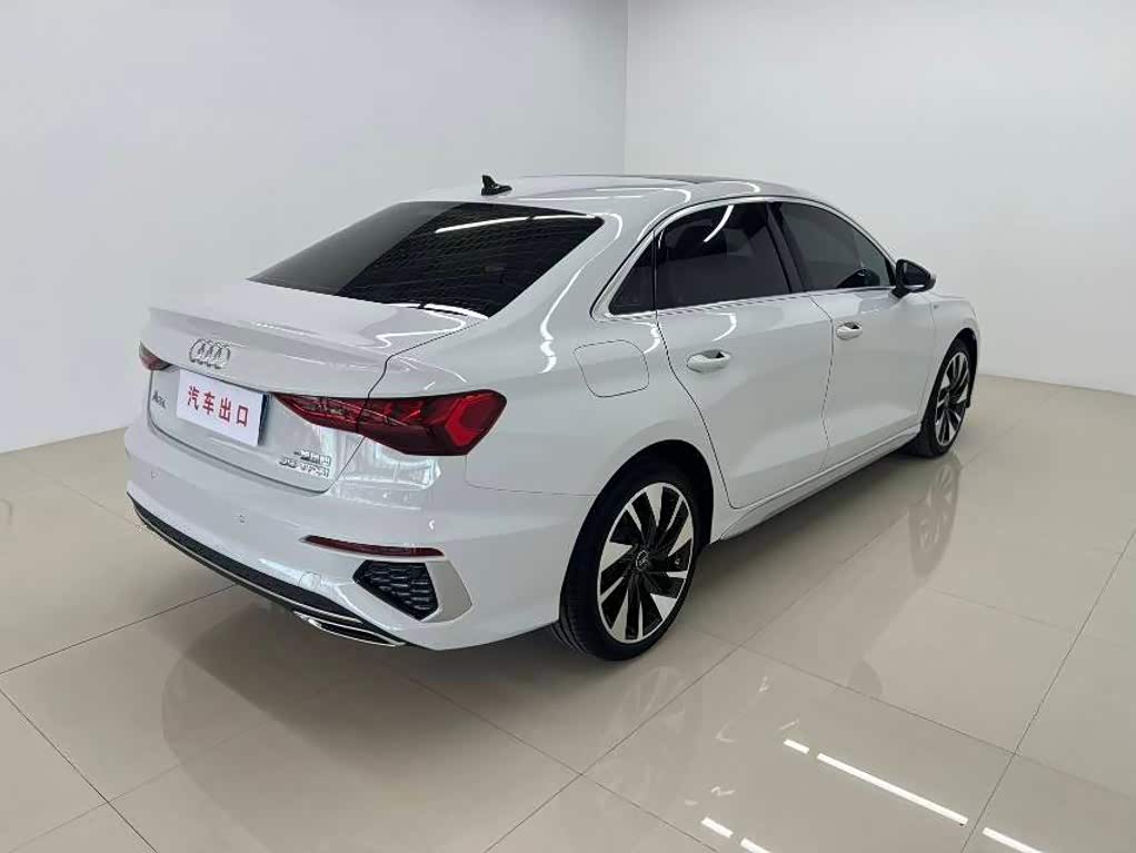 Audi A3 1.4 л 2023 г. Белый, пробег 19000 км