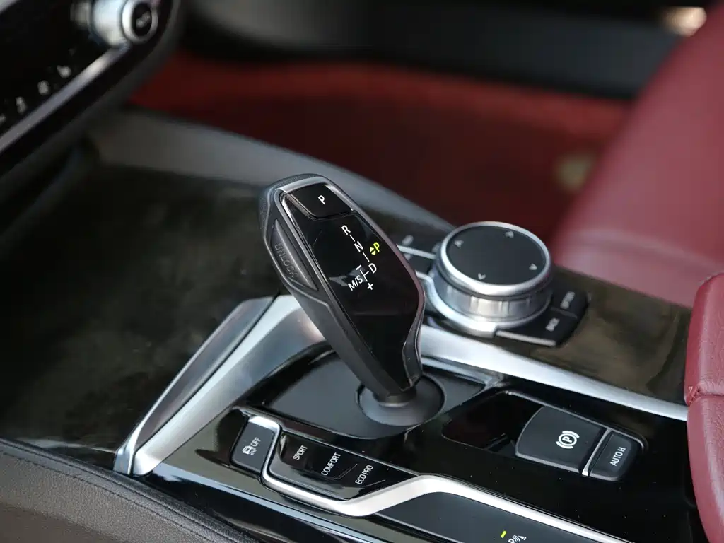 BMW 5 Series — миниатюра 8