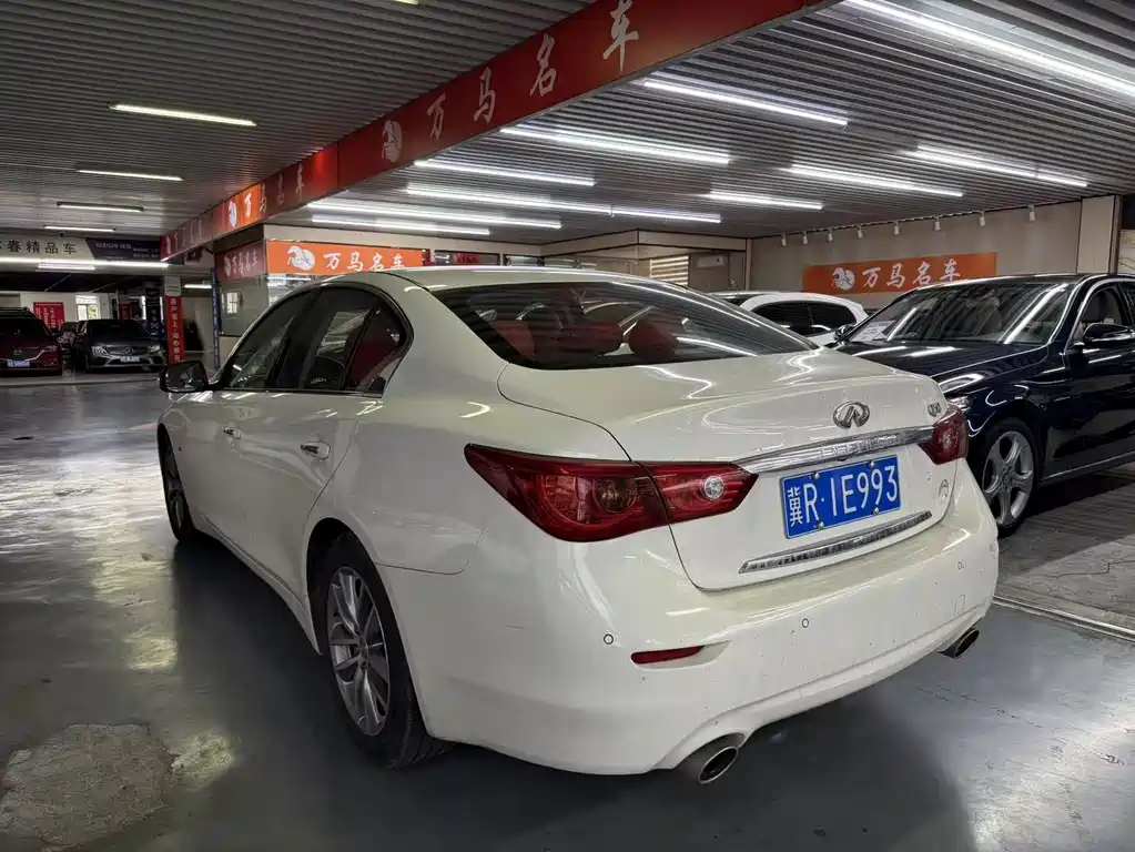 Infiniti Q50 2014 3.7L Comfort