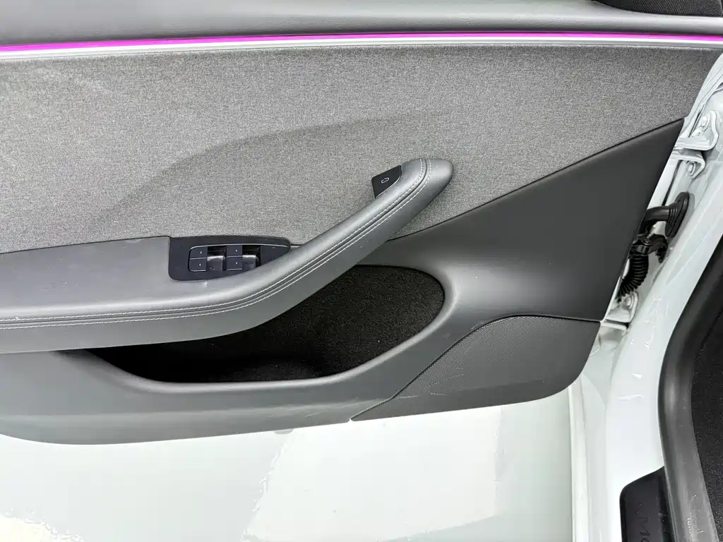 Tesla Model 3 — миниатюра 11
