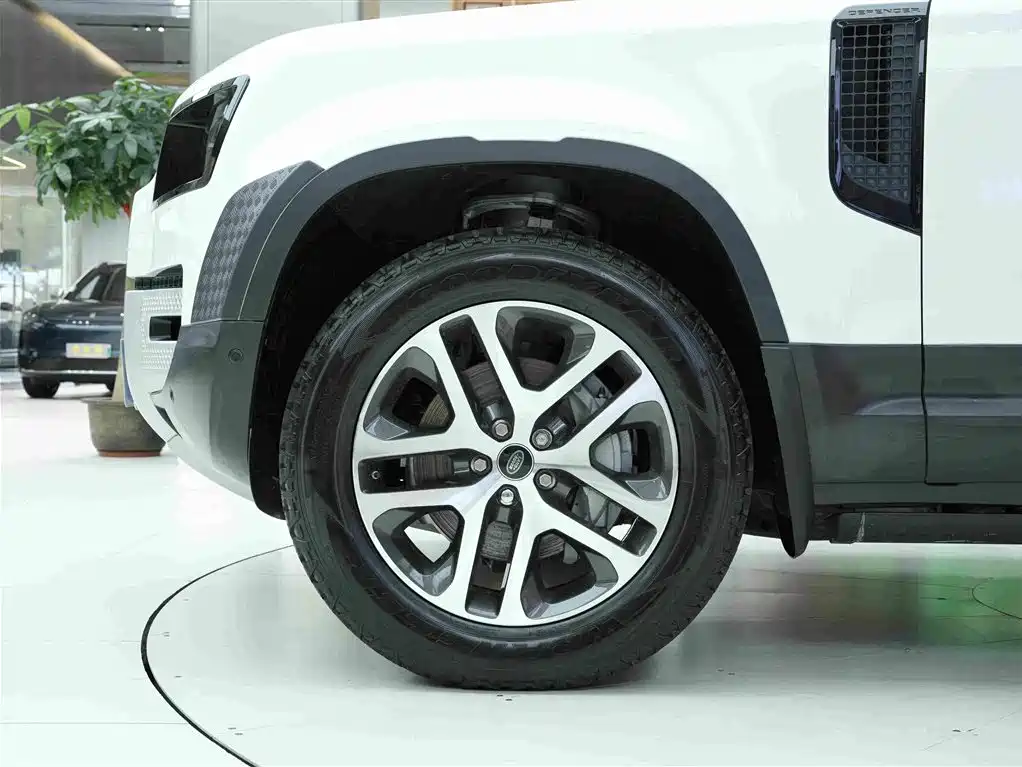 Land Rover Defender — миниатюра 20