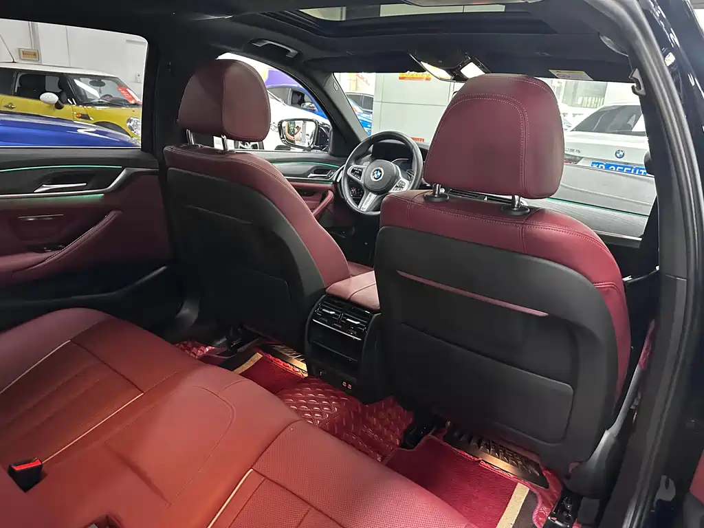 BMW 5 Series — миниатюра 12