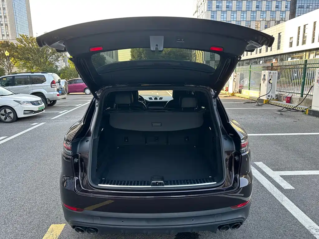 Porsche Cayenne — миниатюра 5