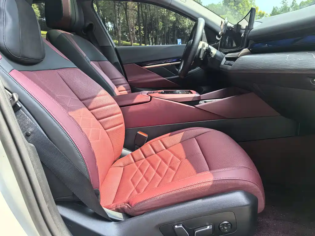 BMW 5 Series — миниатюра 10