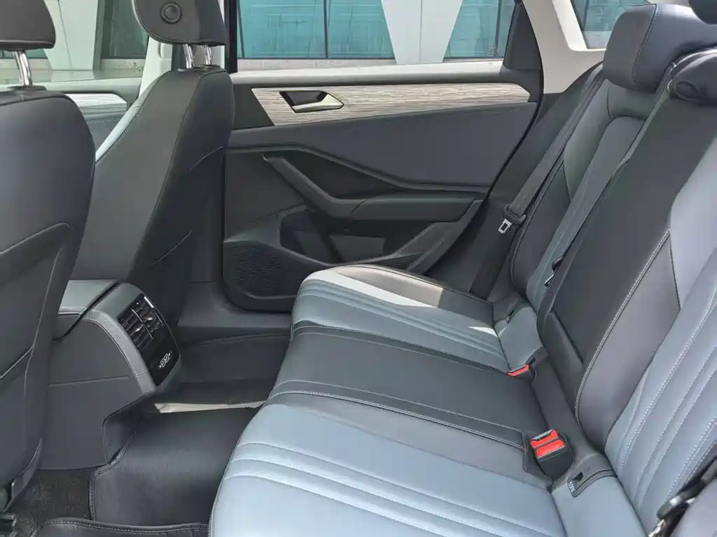 Volkswagen Sagitar — миниатюра 8