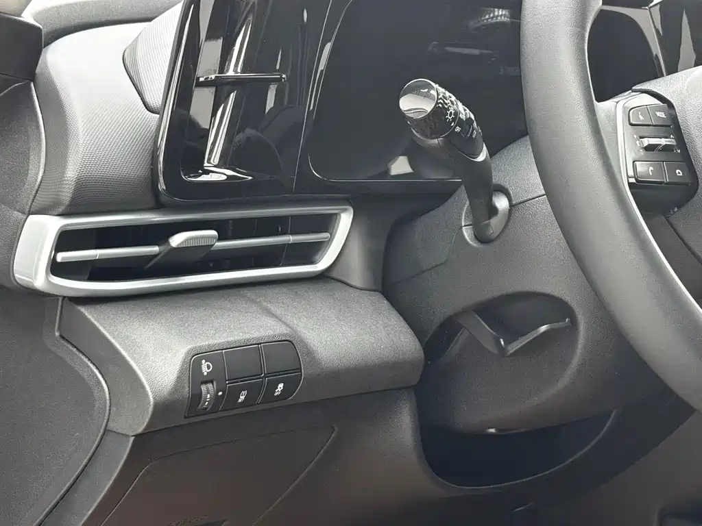 Hyundai Elantra — миниатюра 14
