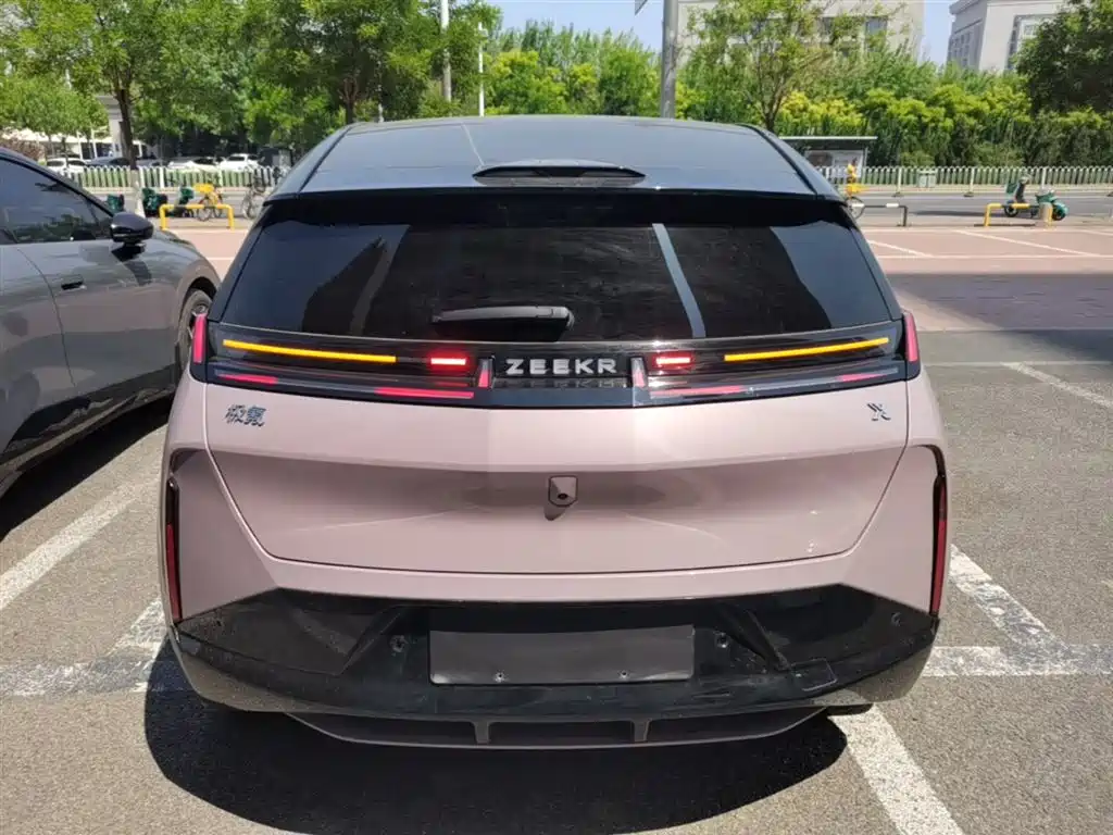 Zeekr X 2025 мест