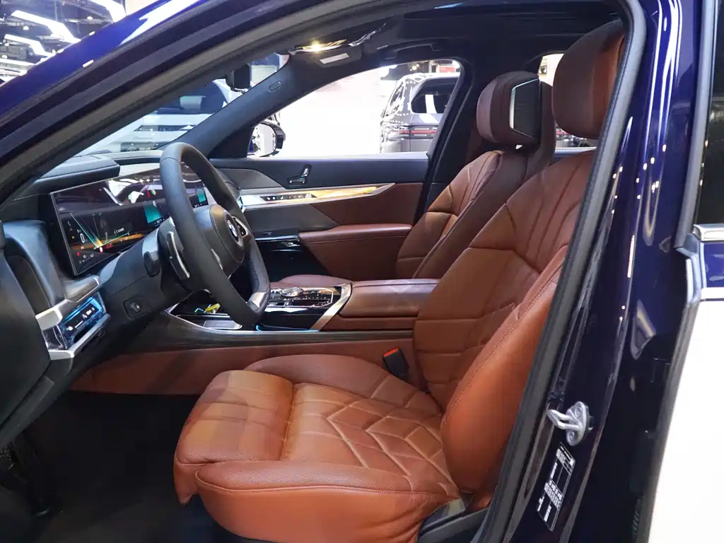 BMW 7 Series — миниатюра 8