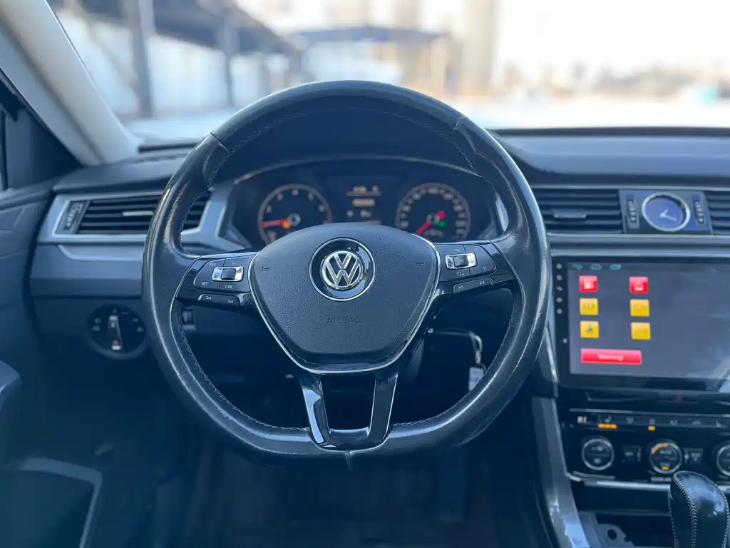 VOLKSWAGEN PASSAT