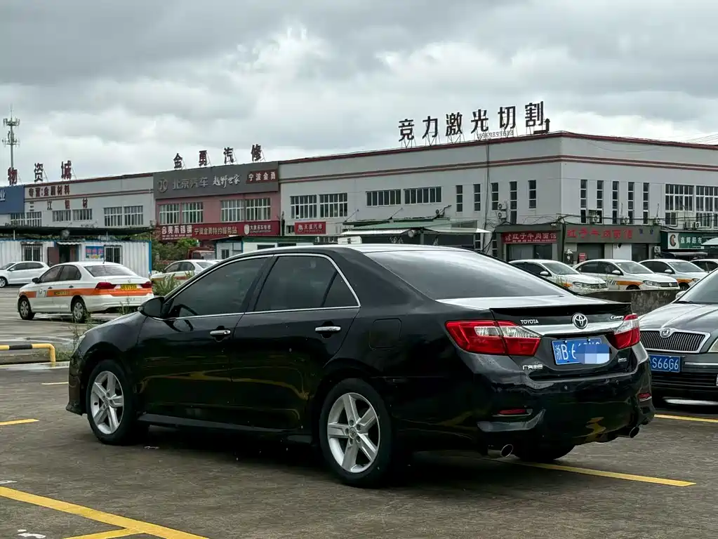 Toyota Camry — миниатюра 6