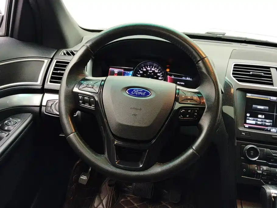 Ford Explorer (Import) — миниатюра 15