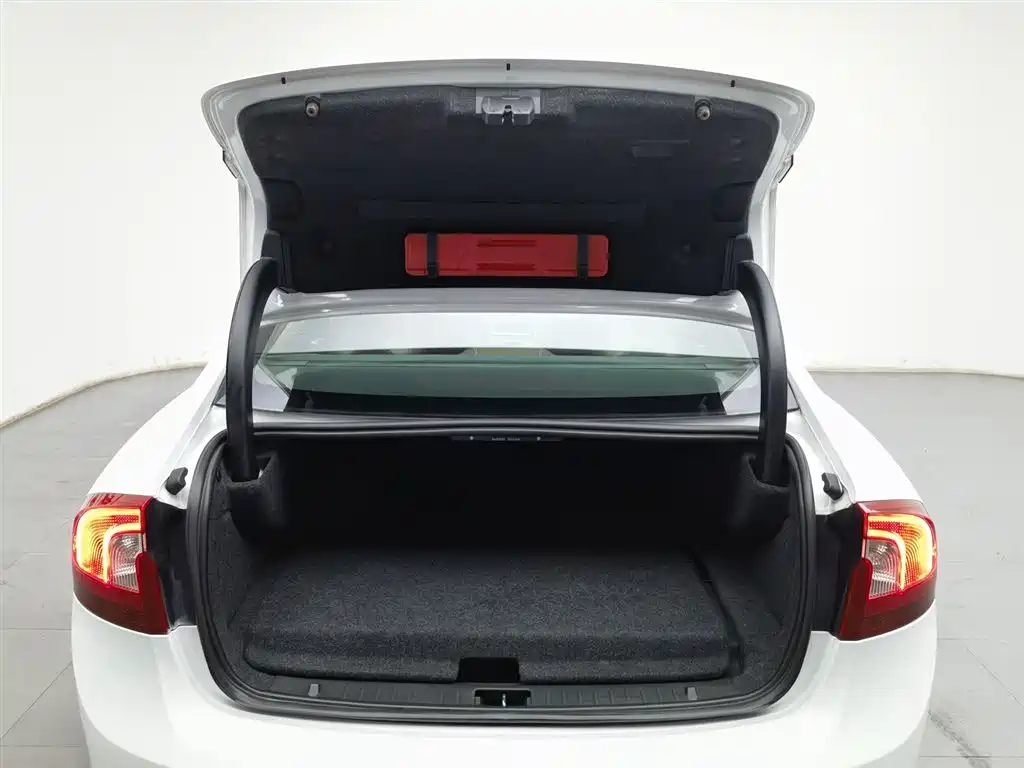 VOLVO S60 PLUG IN HYBRID