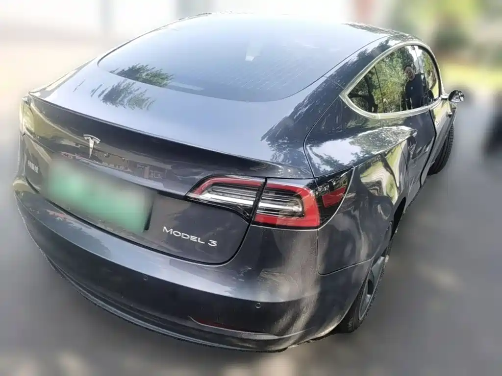 Tesla Model 3 — миниатюра 10