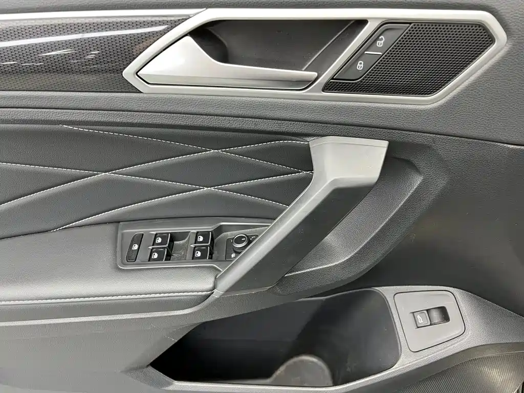 Volkswagen Tiguan L — миниатюра 17