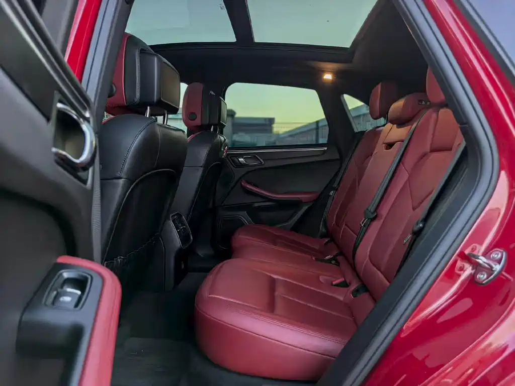 Porsche Macan — миниатюра 9