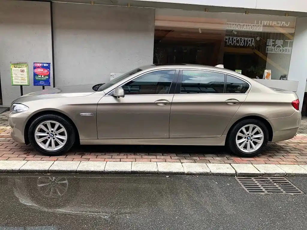 BMW 5 Series — миниатюра 12