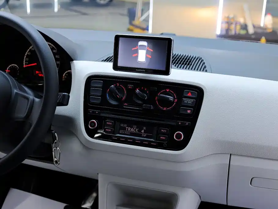Volkswagen up! — миниатюра 20