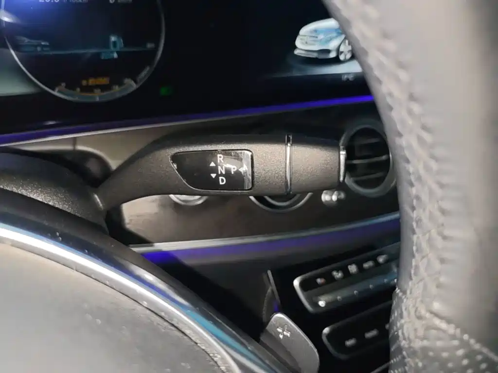 Mercedes-Benz E-Class — миниатюра 14