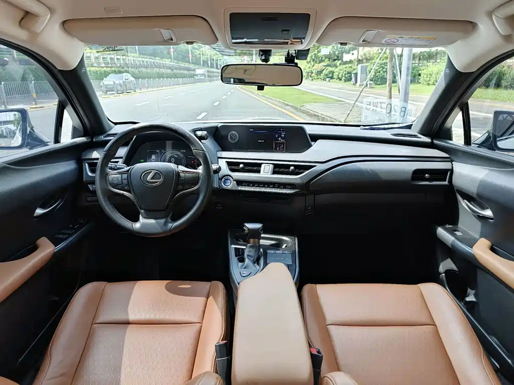 Lexus UX — миниатюра 8