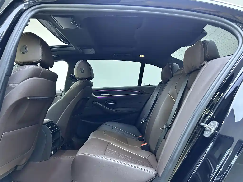 BMW 5 Series — миниатюра 6