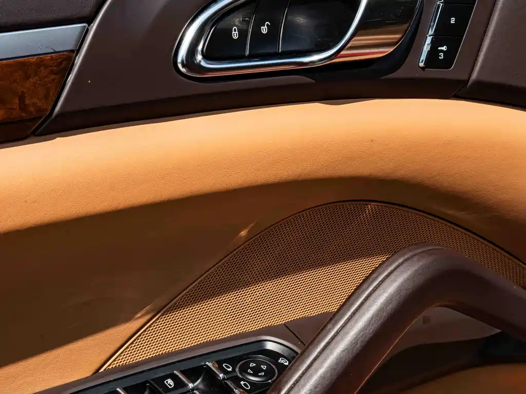 Porsche Cayenne — миниатюра 18