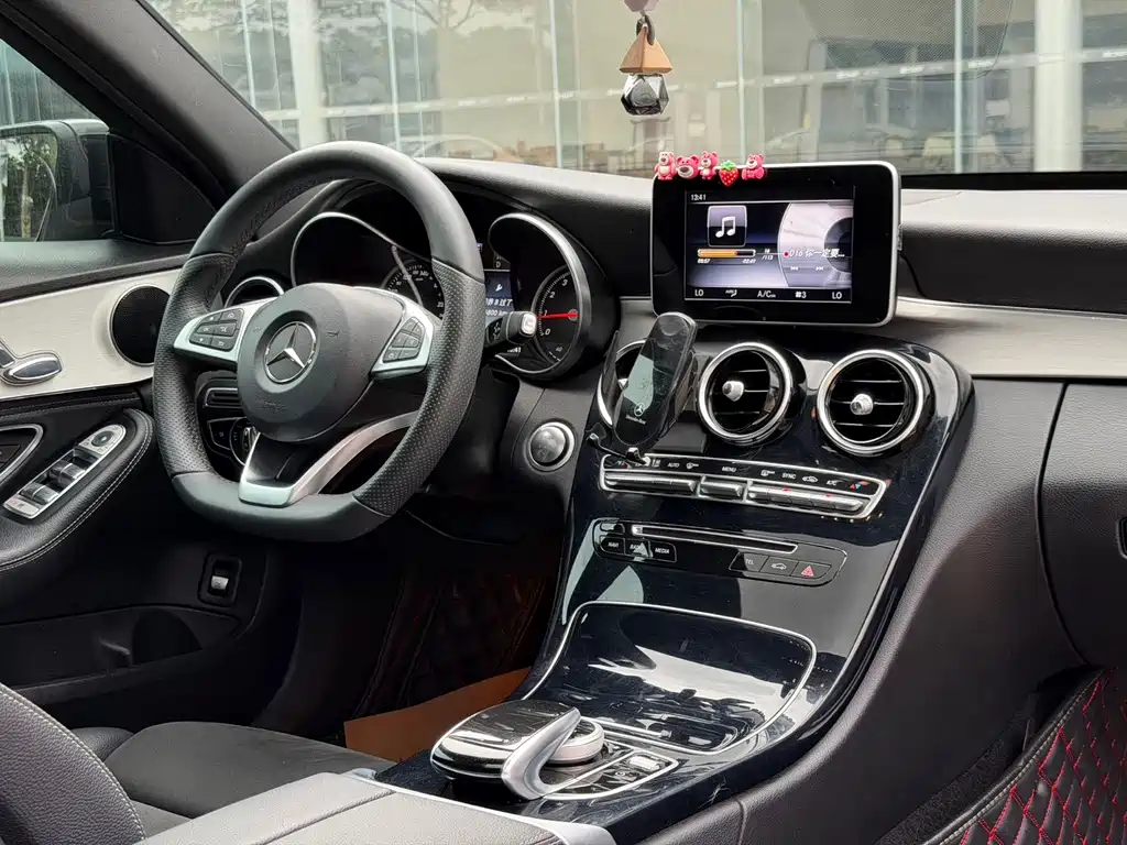 Mercedes-Benz C-Class — миниатюра 11