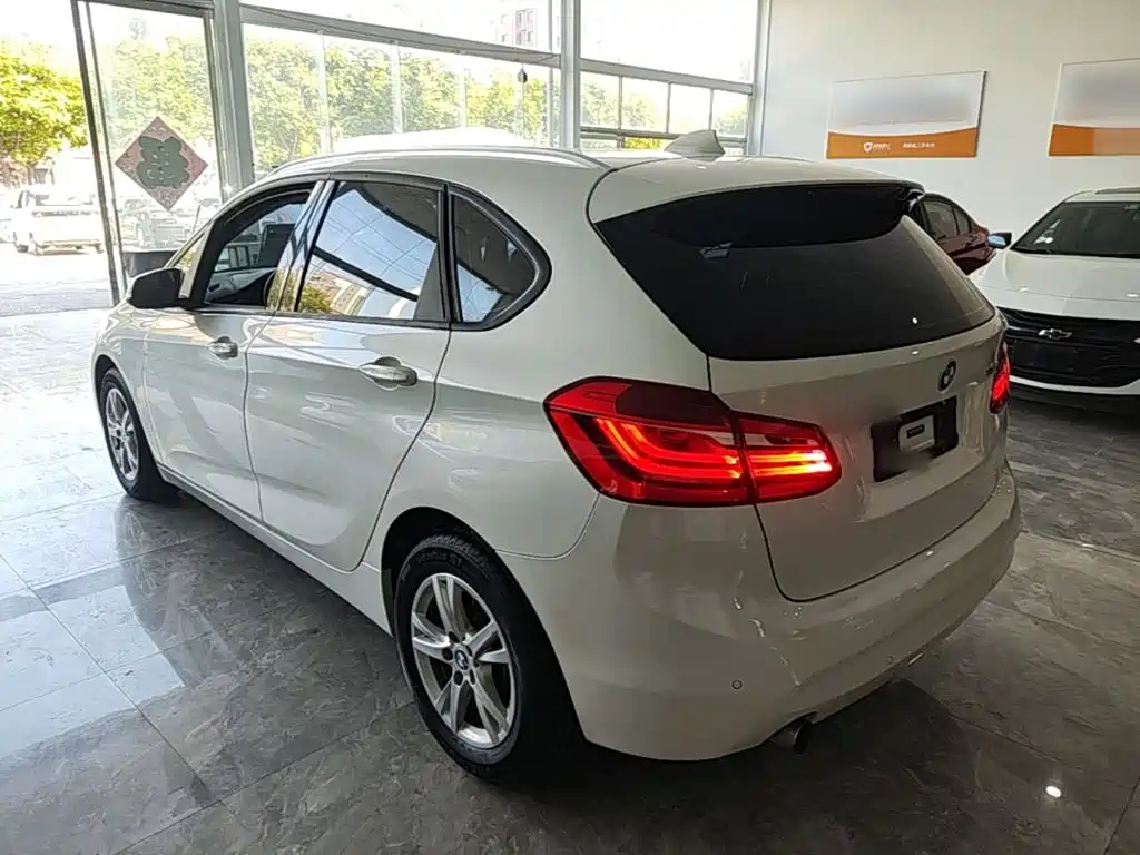 BMW 2 Series Active Tourer — миниатюра 5