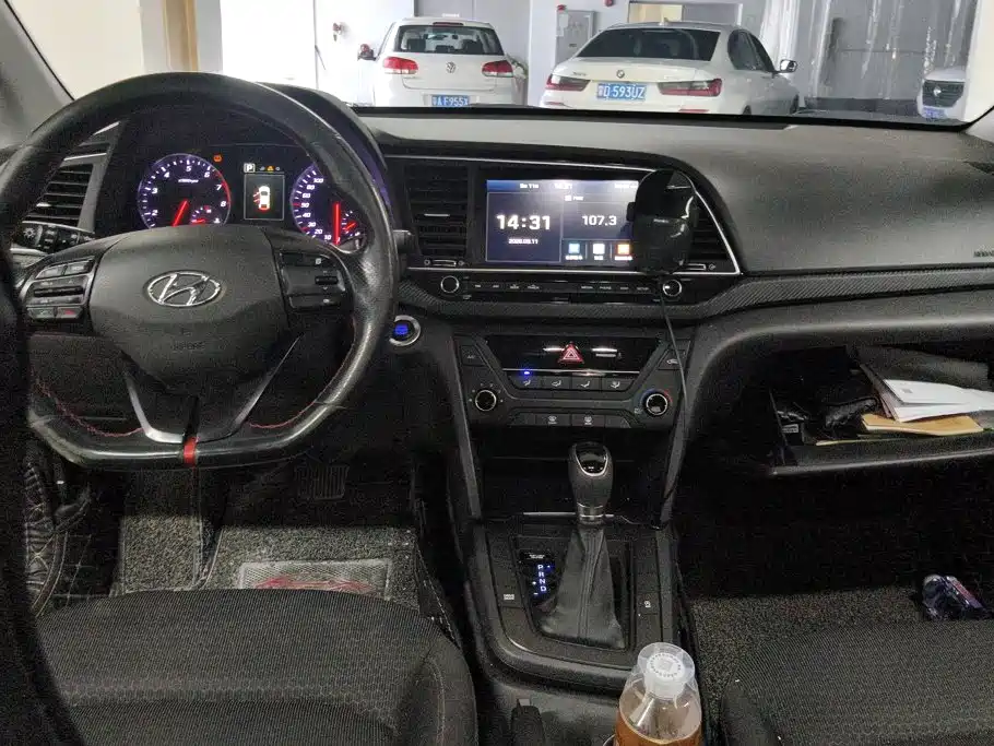 Hyundai Elantra — миниатюра 12