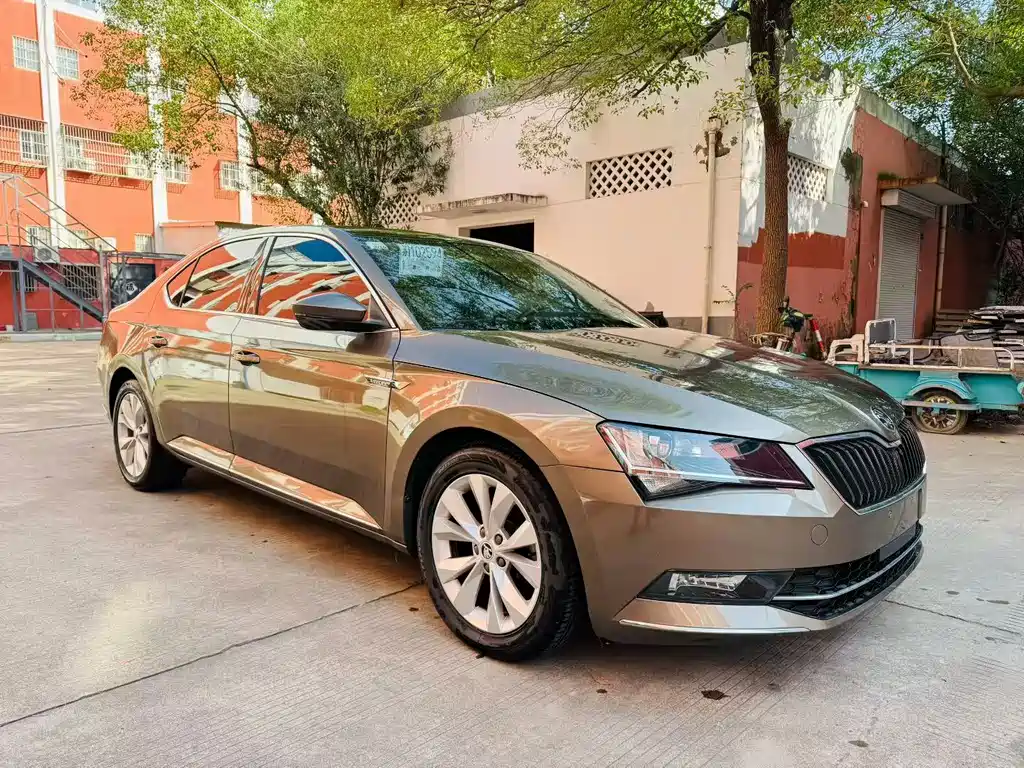Skoda Superb — миниатюра 3