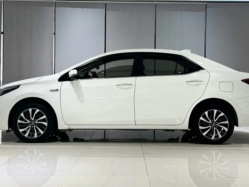 Toyota Corolla Hybrid — миниатюра 3