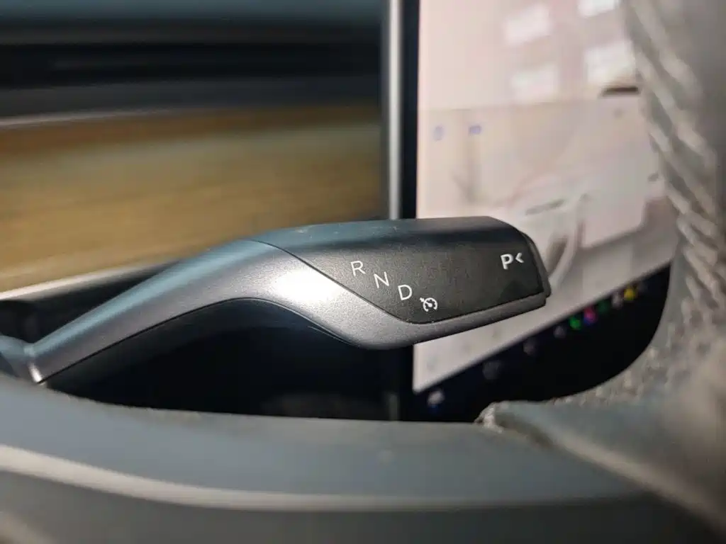 Tesla Model Y — миниатюра 14