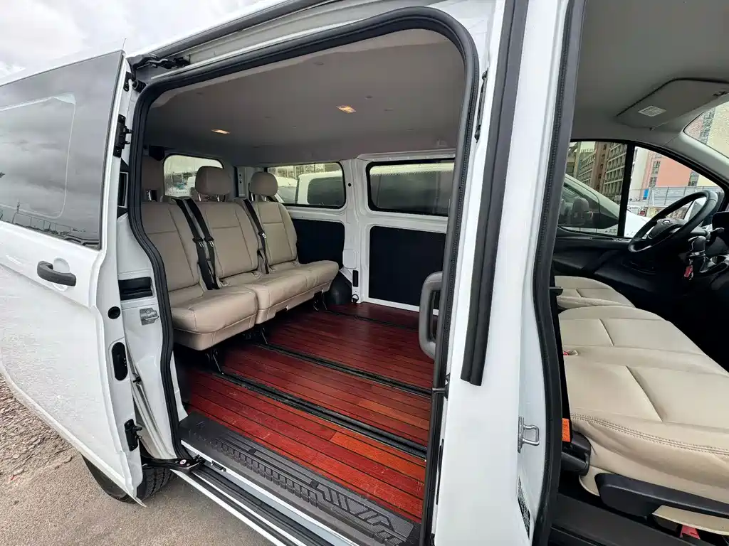 Ford Transit — миниатюра 6