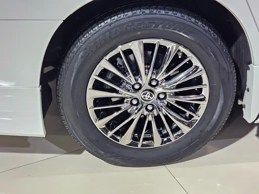 Toyota Alphard — миниатюра 25
