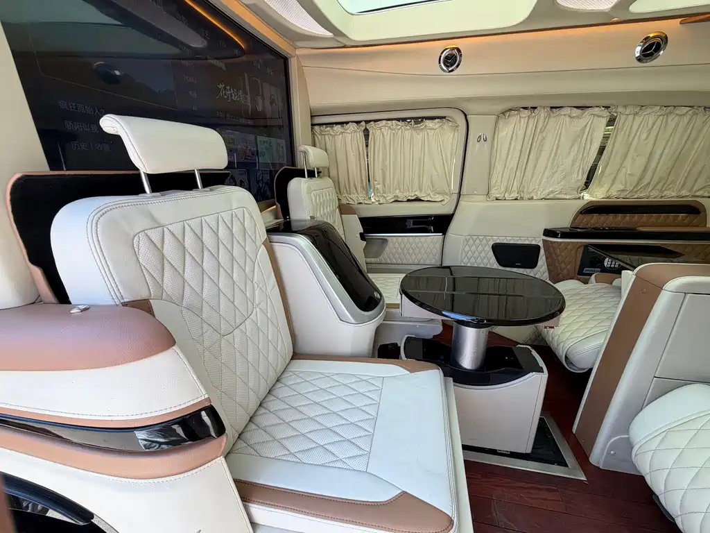 Mercedes-Benz V-Class — миниатюра 11