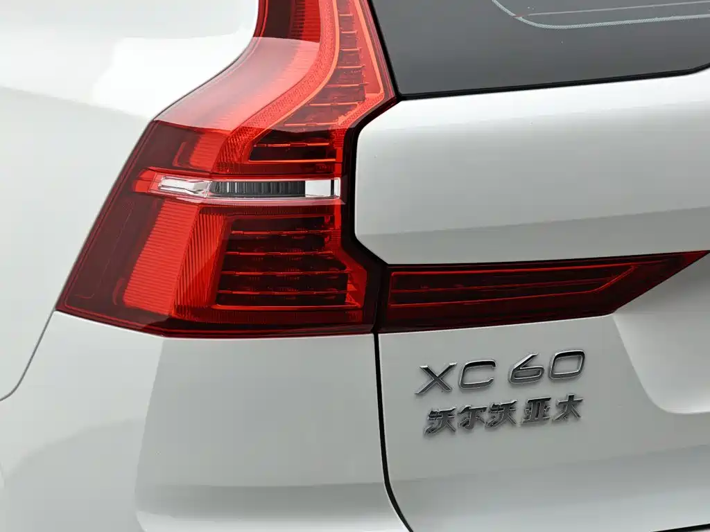 Volvo XC60 PHEV — миниатюра 7