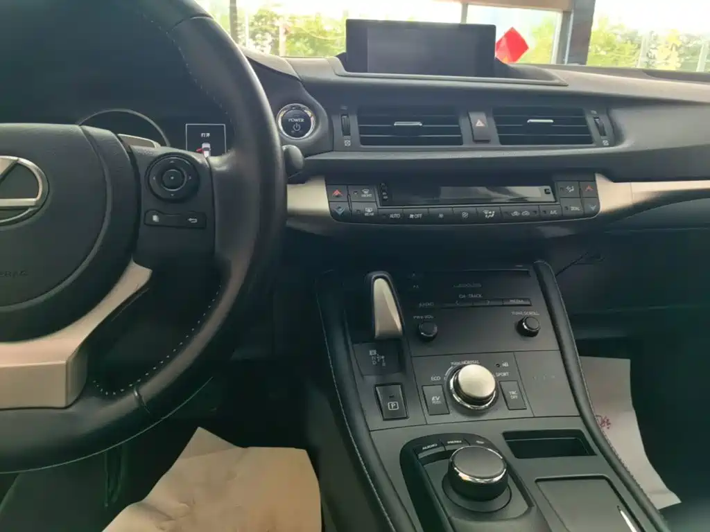Lexus CT — миниатюра 13