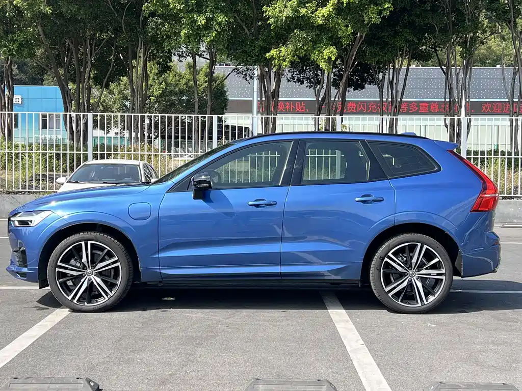 Volvo XC60 PHEV — миниатюра 4