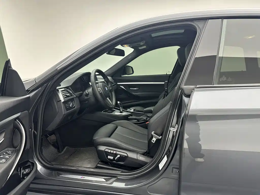 Tesla Model Y — миниатюра 12