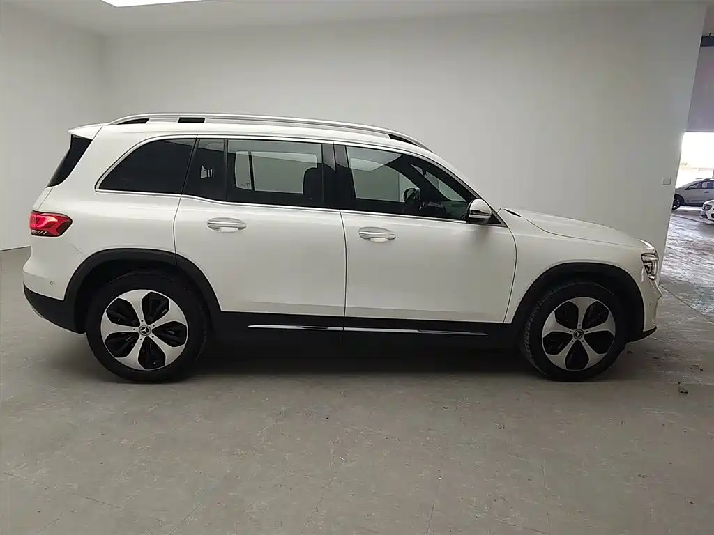Mercedes-Benz GLB — миниатюра 7