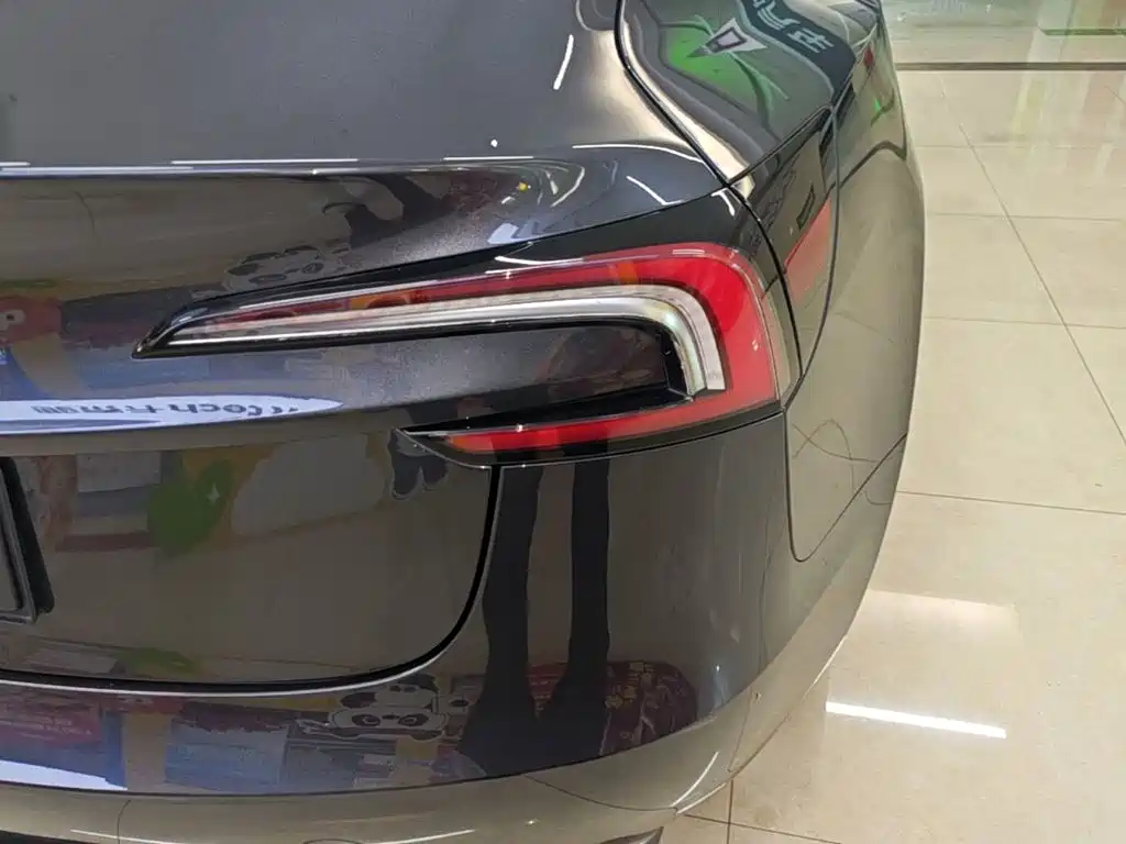 Tesla Model 3 — миниатюра 8