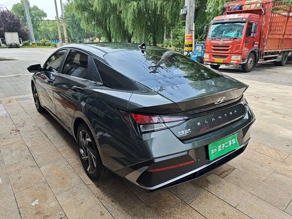 Hyundai Elantra — миниатюра 5