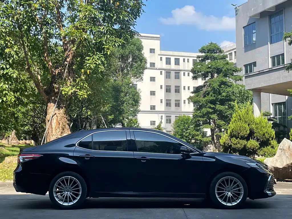 Toyota Camry — миниатюра 6