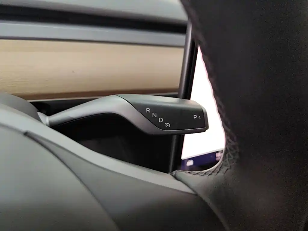 Tesla Model Y — миниатюра 14